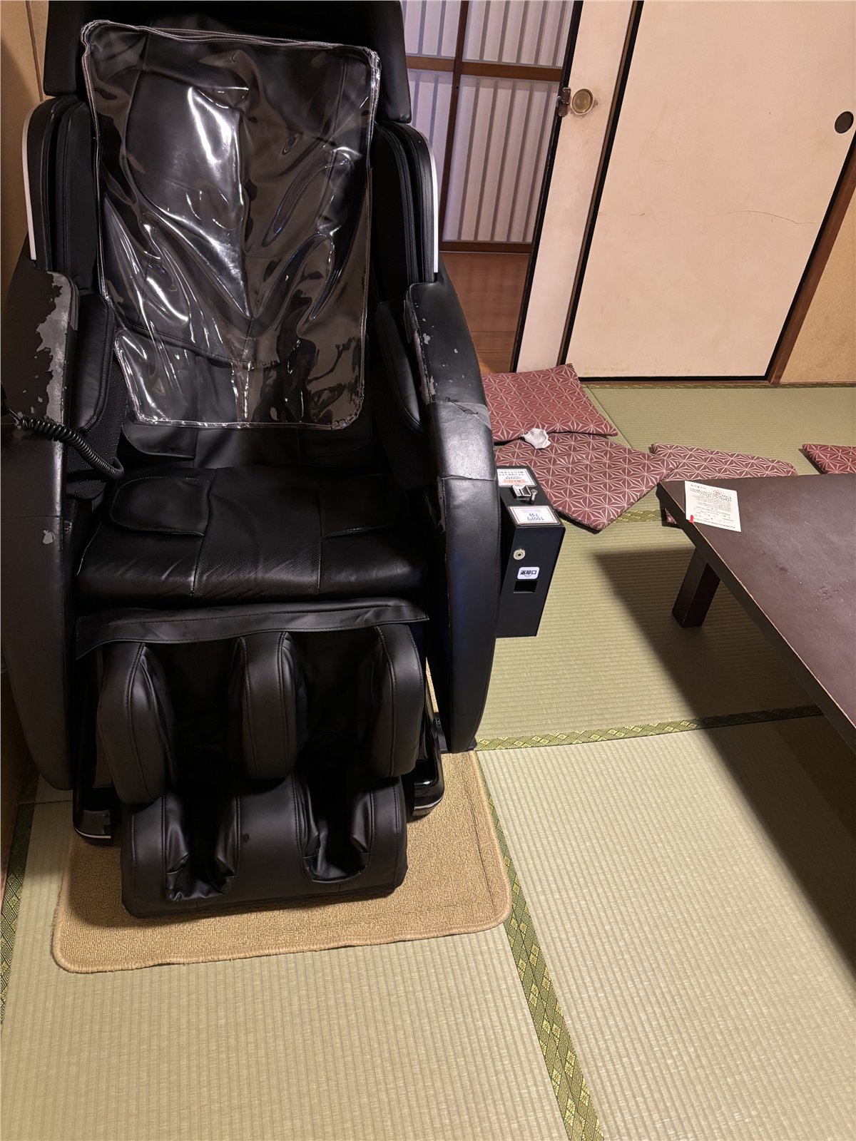 筑紫野 天拝の郷の家族風呂に付いた和室と有料マッサージチェア