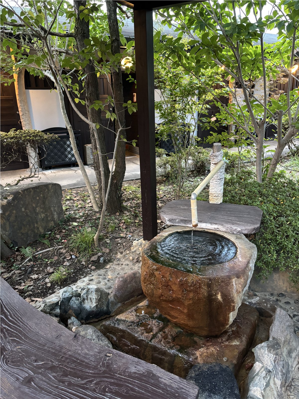 温泉邸 湯〜庵の庭にある湯口