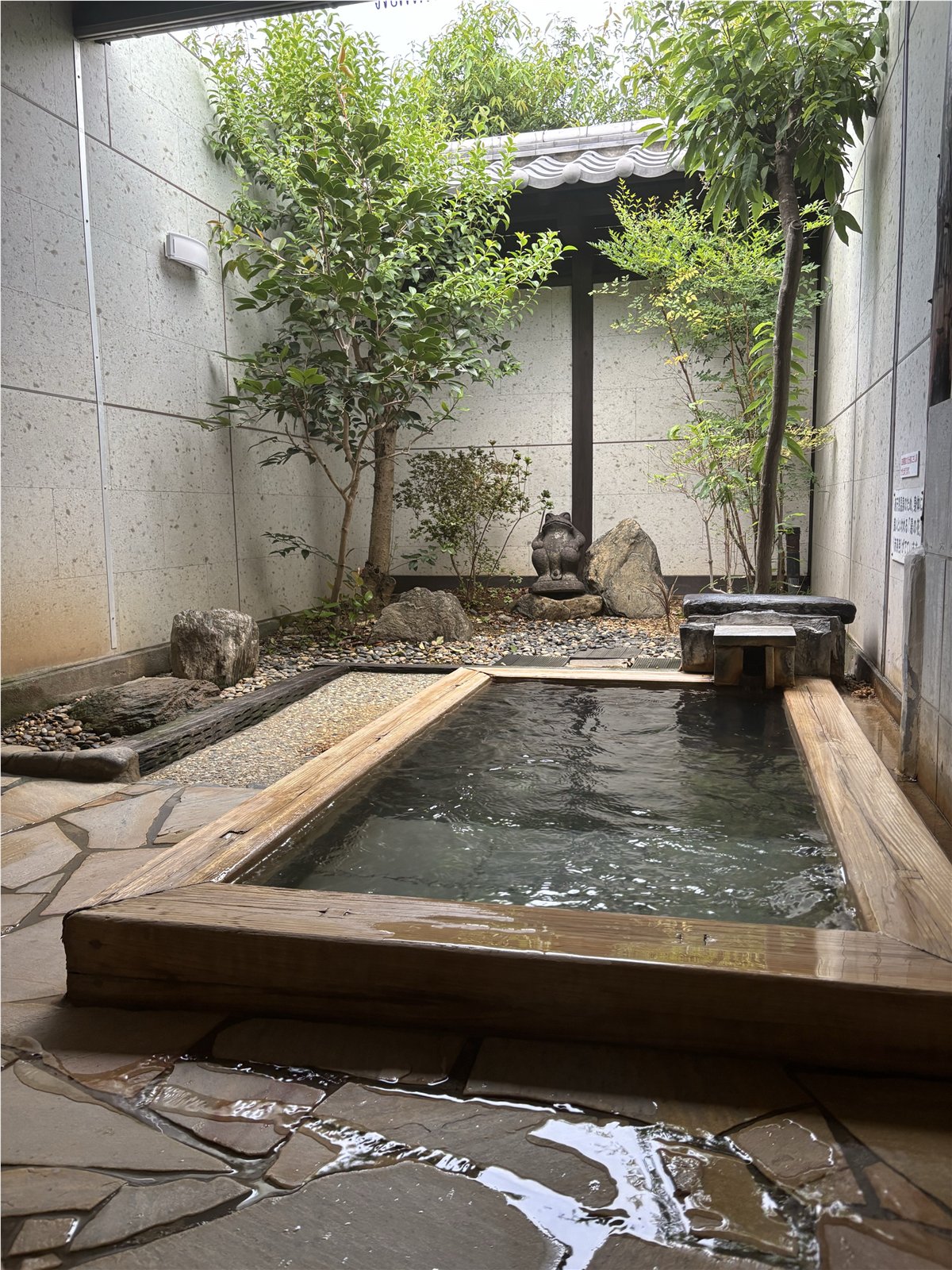 庭を眺められる温泉邸 湯〜庵の貸切風呂